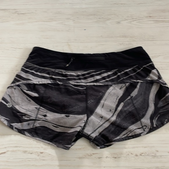 lululemon speed up shorts - Picture 2 of 3